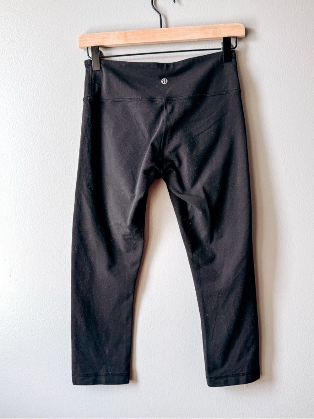Lululemon Black High Rise Crop Leggings Size 6 - Picture 2 of 2